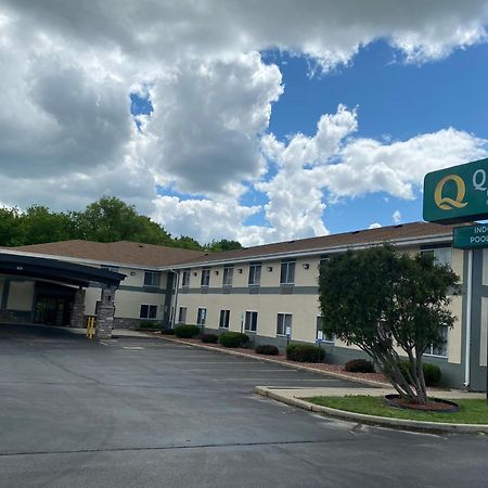 Quality Inn & Suites West Bend Exterior foto
