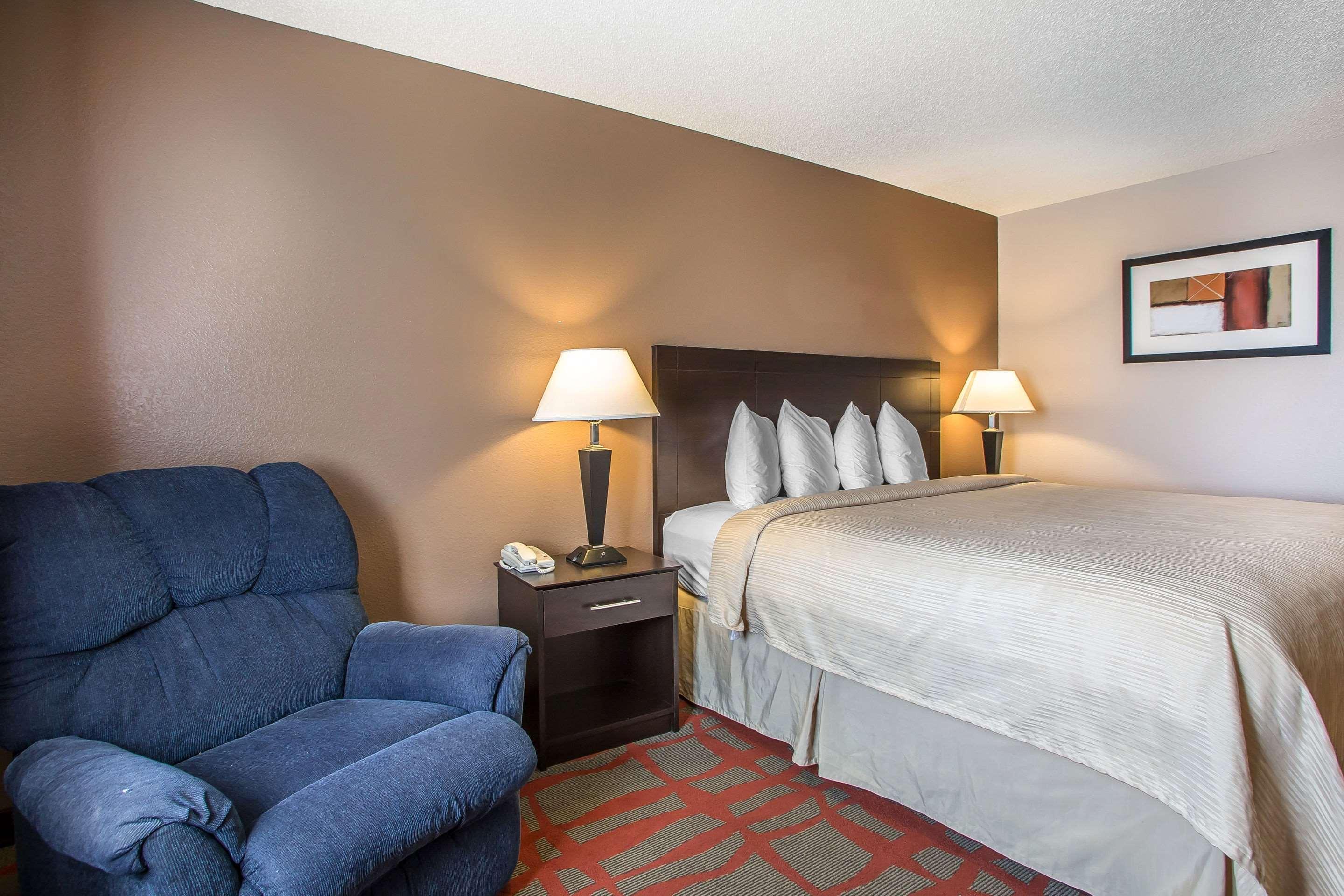 Quality Inn & Suites West Bend Exterior foto