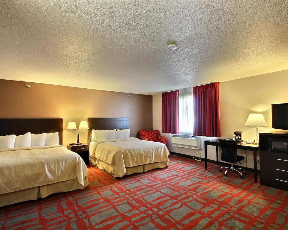 Quality Inn & Suites West Bend Exterior foto