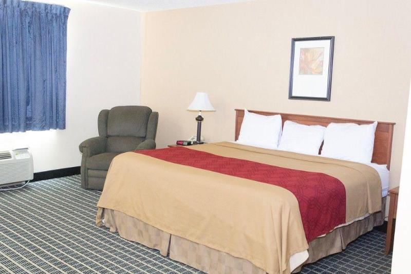 Quality Inn & Suites West Bend Exterior foto